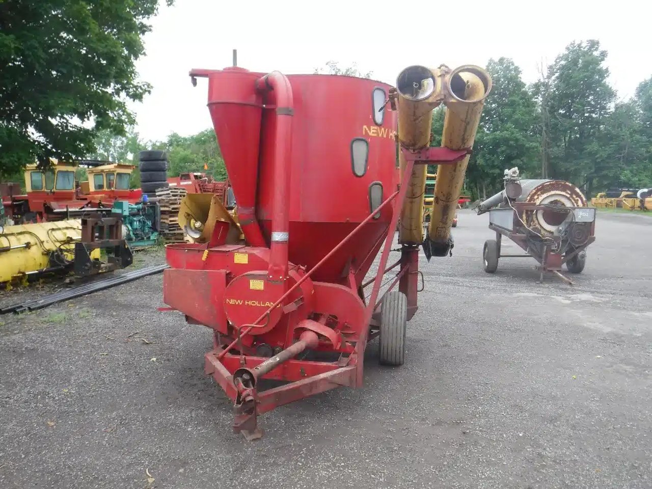 New Holland 352 Moulange