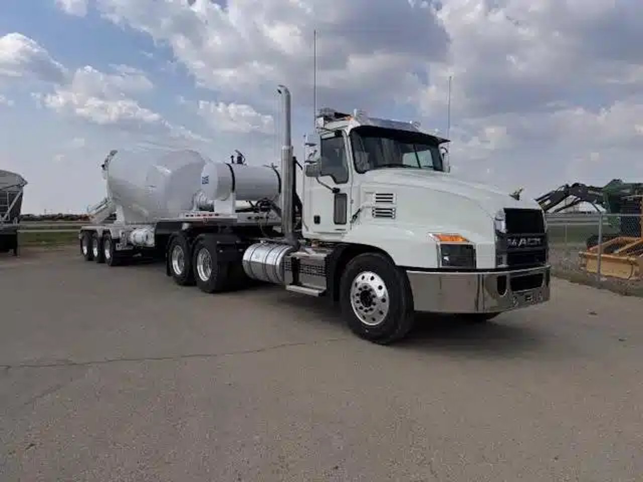 2025 Mack ANTHEM 64T Camion dix roues