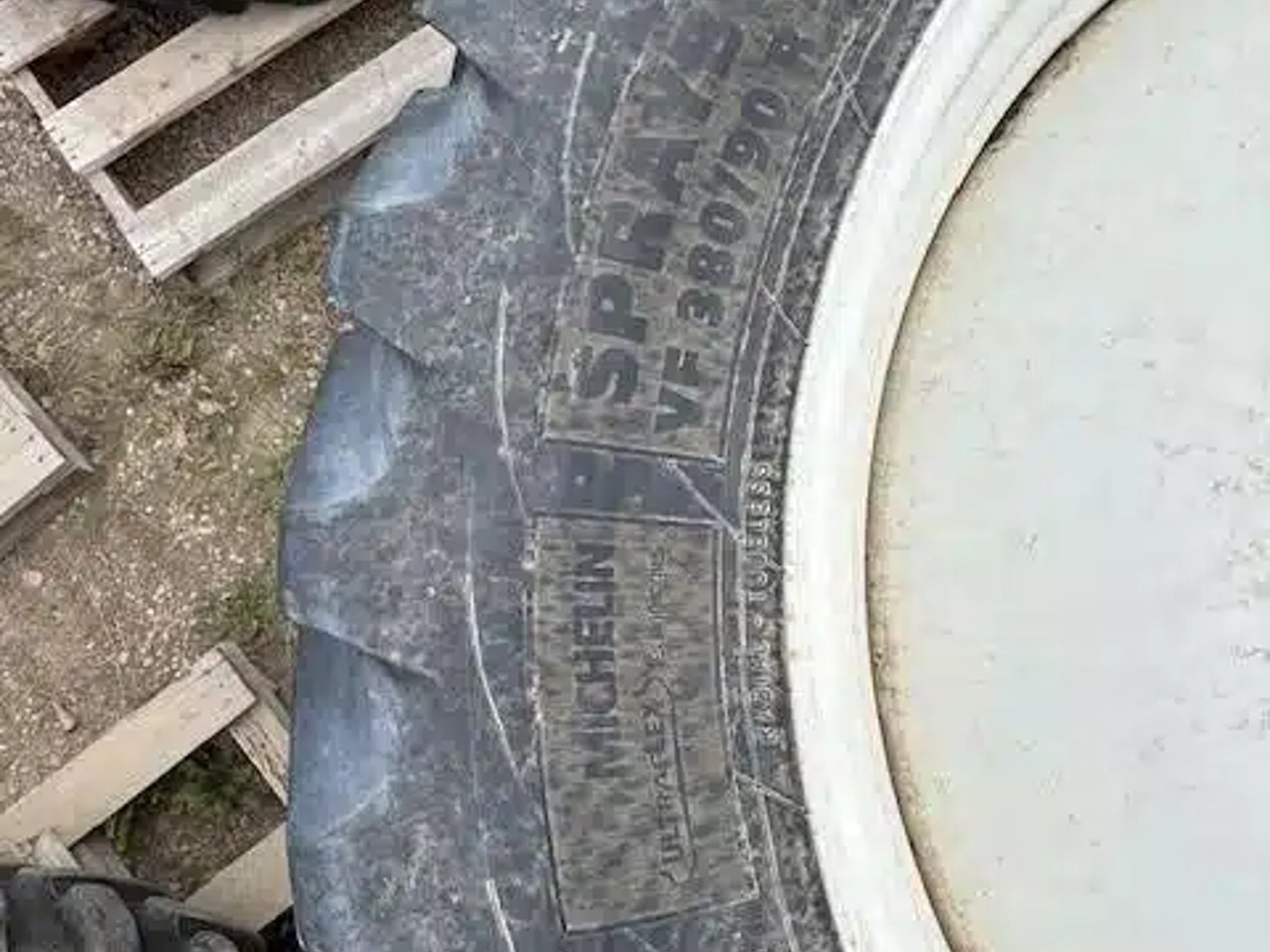 2024 Michelin 380/90R50 Pneus