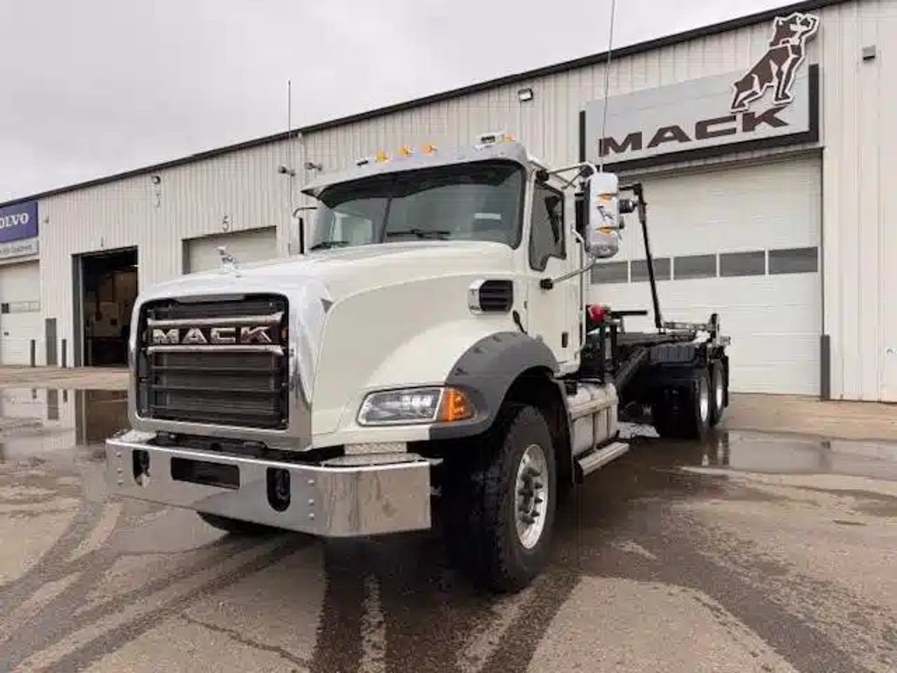 2026 Mack GRANITE 64BR Camion à benne