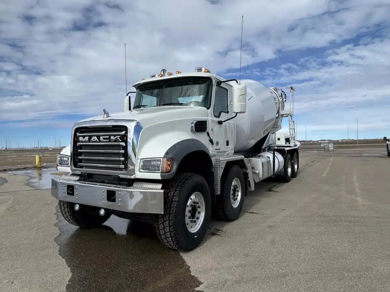 2026 Mack GRANITE 64BR Camion à benne