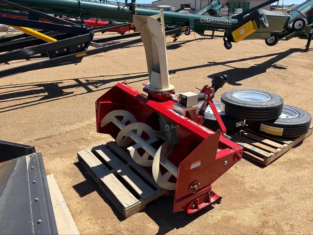 2023 Buhler Farm King Y600 Souffleur à neige