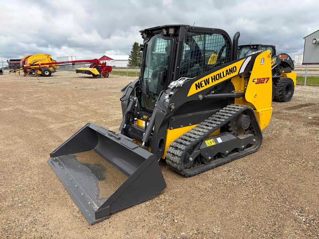 2025 New Holland Construction C327 chargeuse à direction à glissement