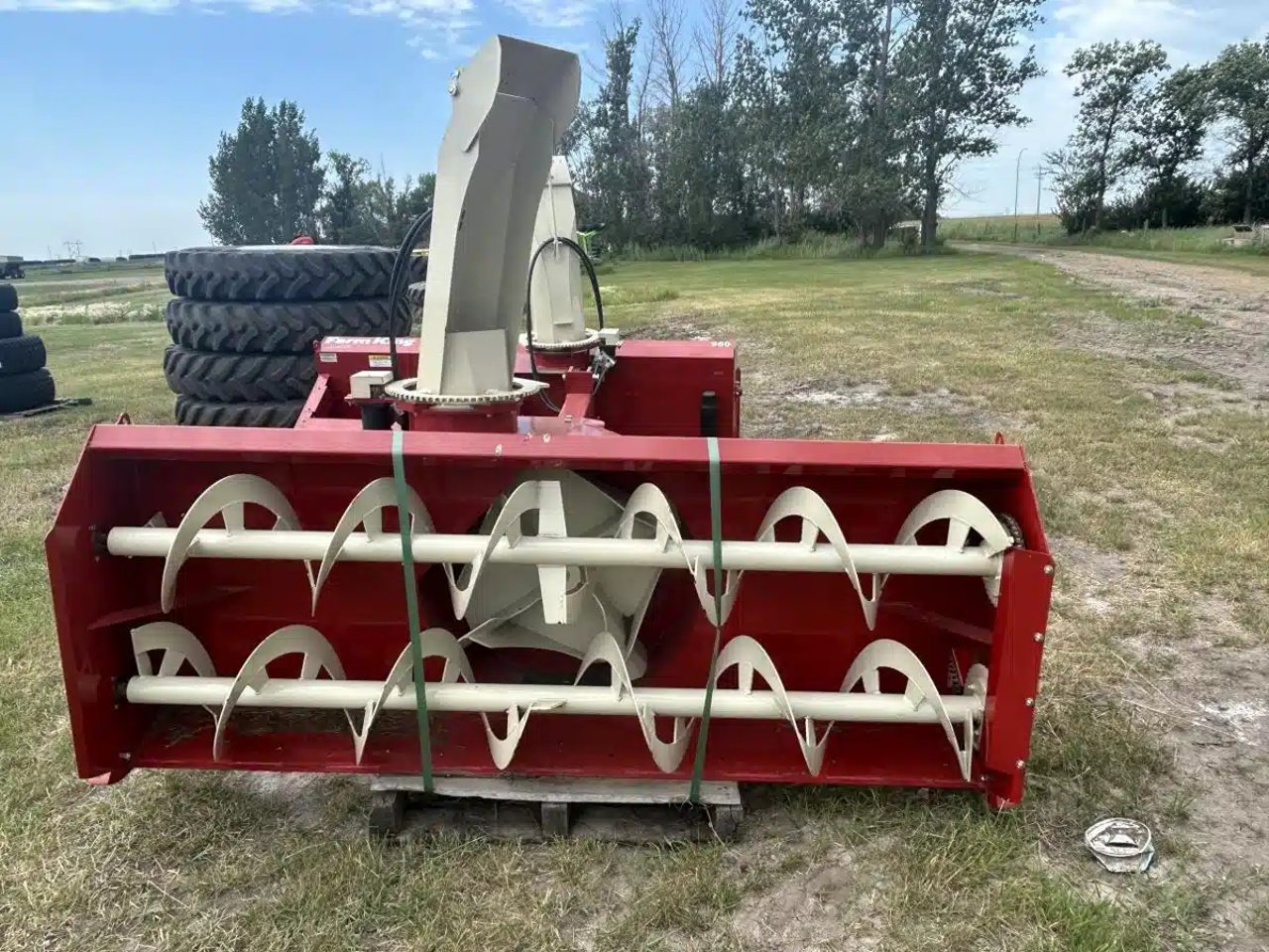2023 Buhler Farm King Y960QO-4 Souffleur à neige