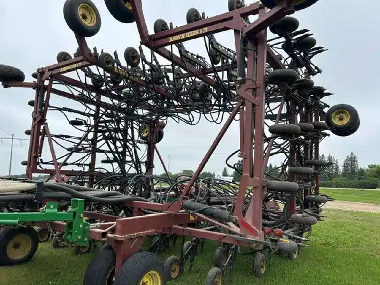 2008 Seed Hawk 6010 & 2008 John Deere 1910 Semoir à air