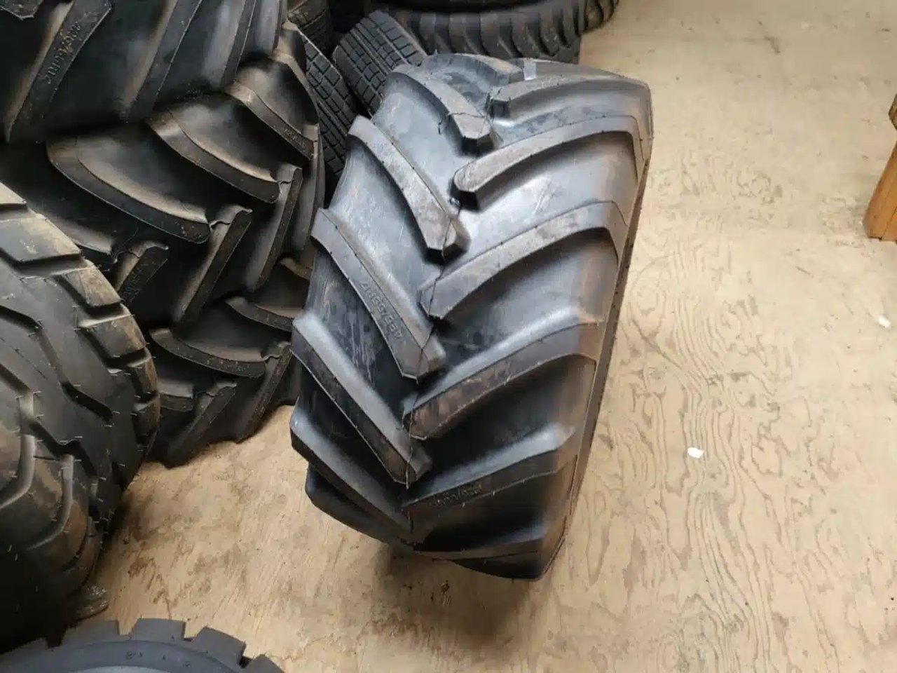 Tianli 425/55R17 Pneus