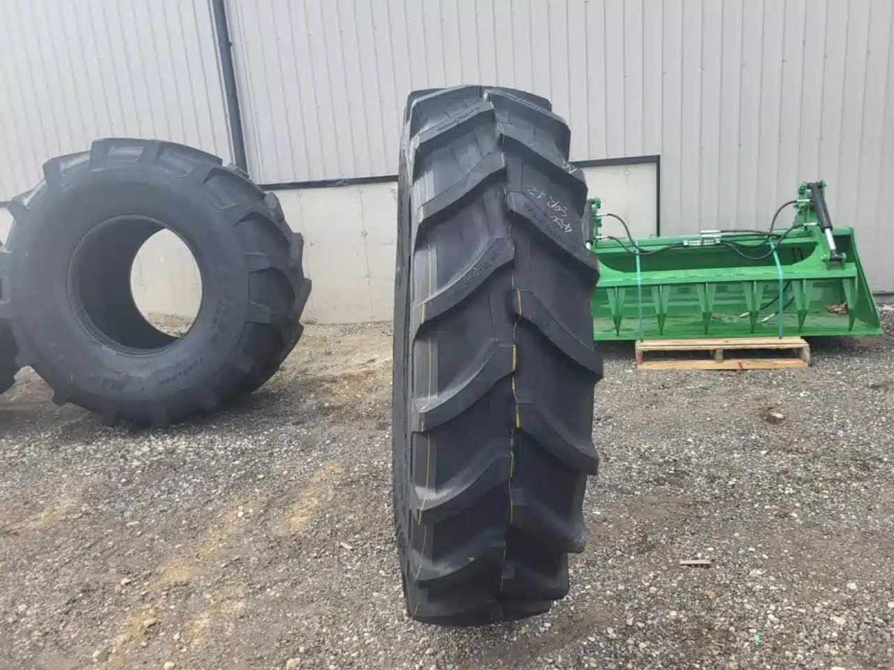 Marcher 480/80R42 Pneus