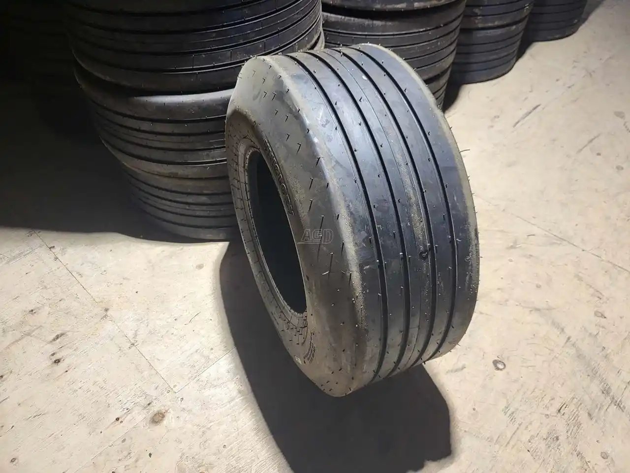 Uniglory 12.5L-15 Pneus