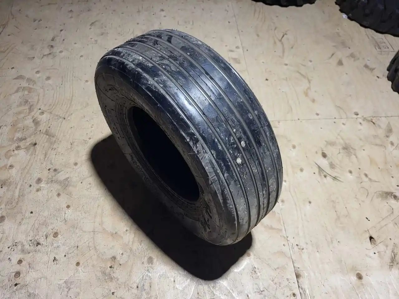 Marcher 9.5L-14 Pneus