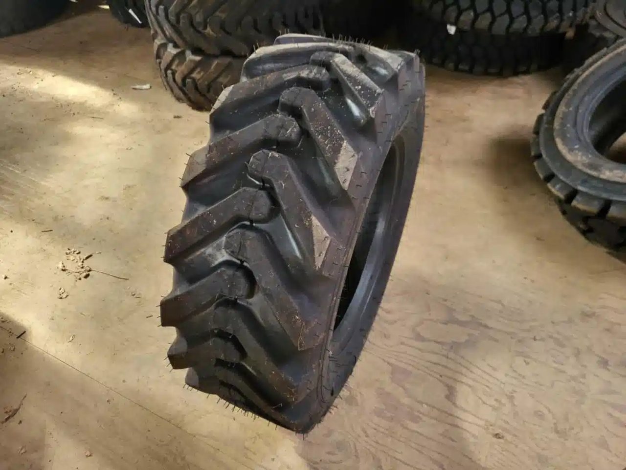Petlas 10-16.5 Pneus