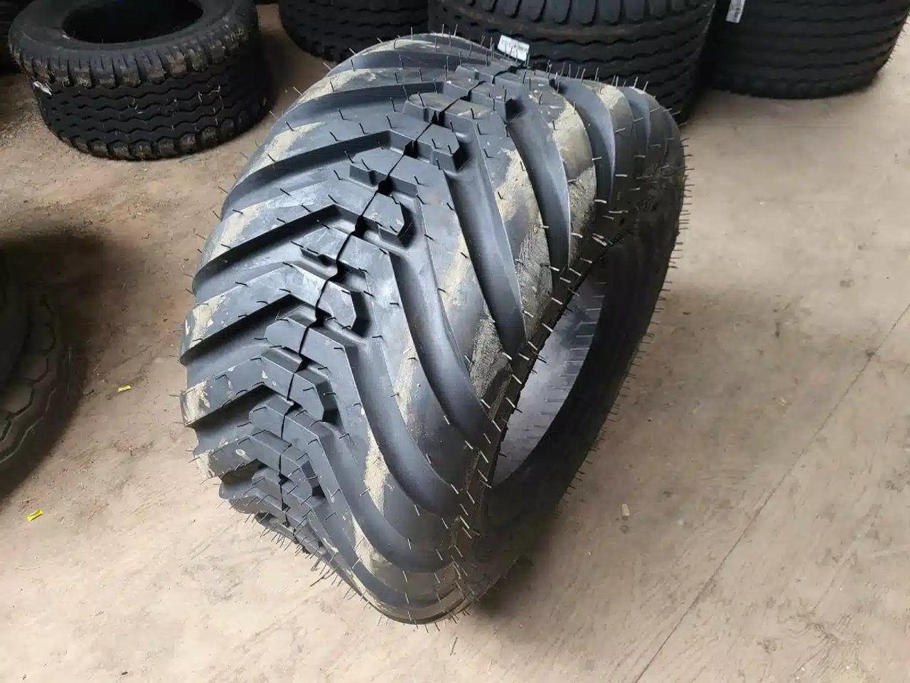 Petlas 400/60-15.5 Pneus