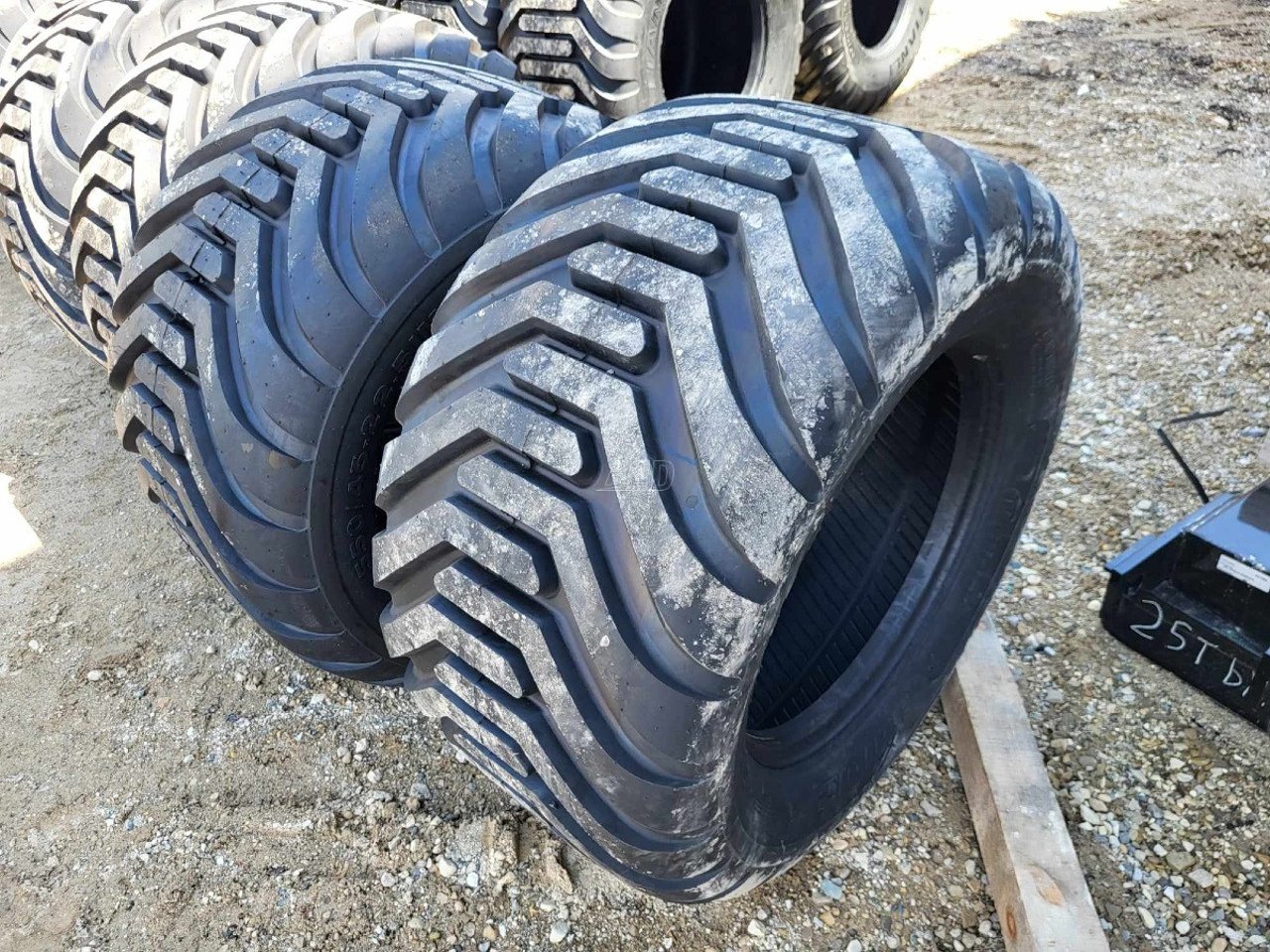 Multistar 550/45-22.5 Pneus