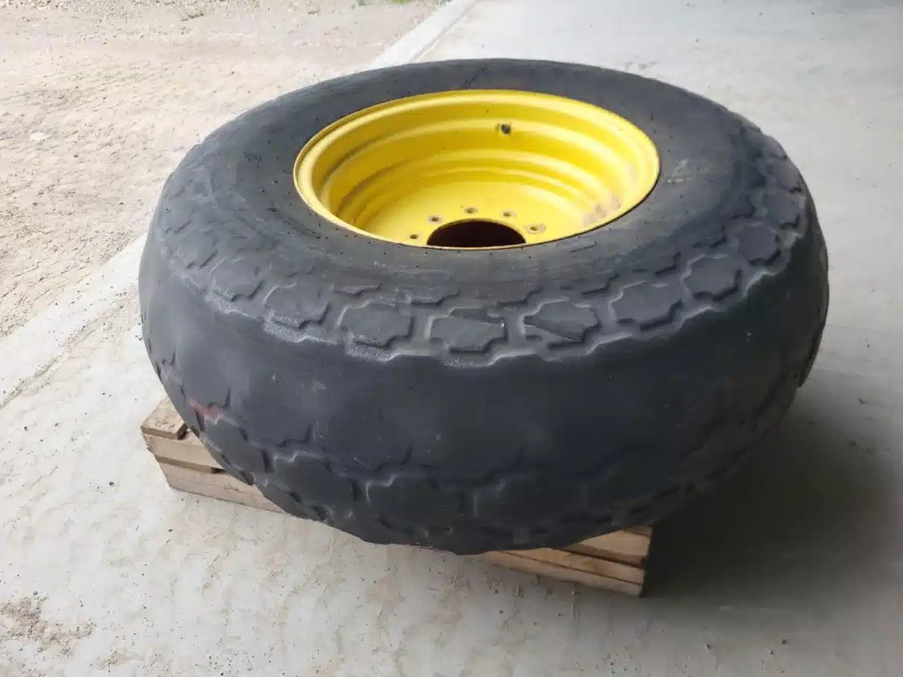 Firestone 18.4X26 Pneus et roues