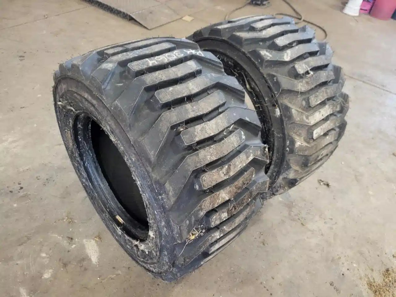 Titan 31x15.50-16.5 Pneus
