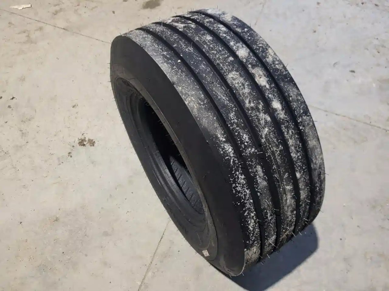 Advance 11L15HWY Pneus