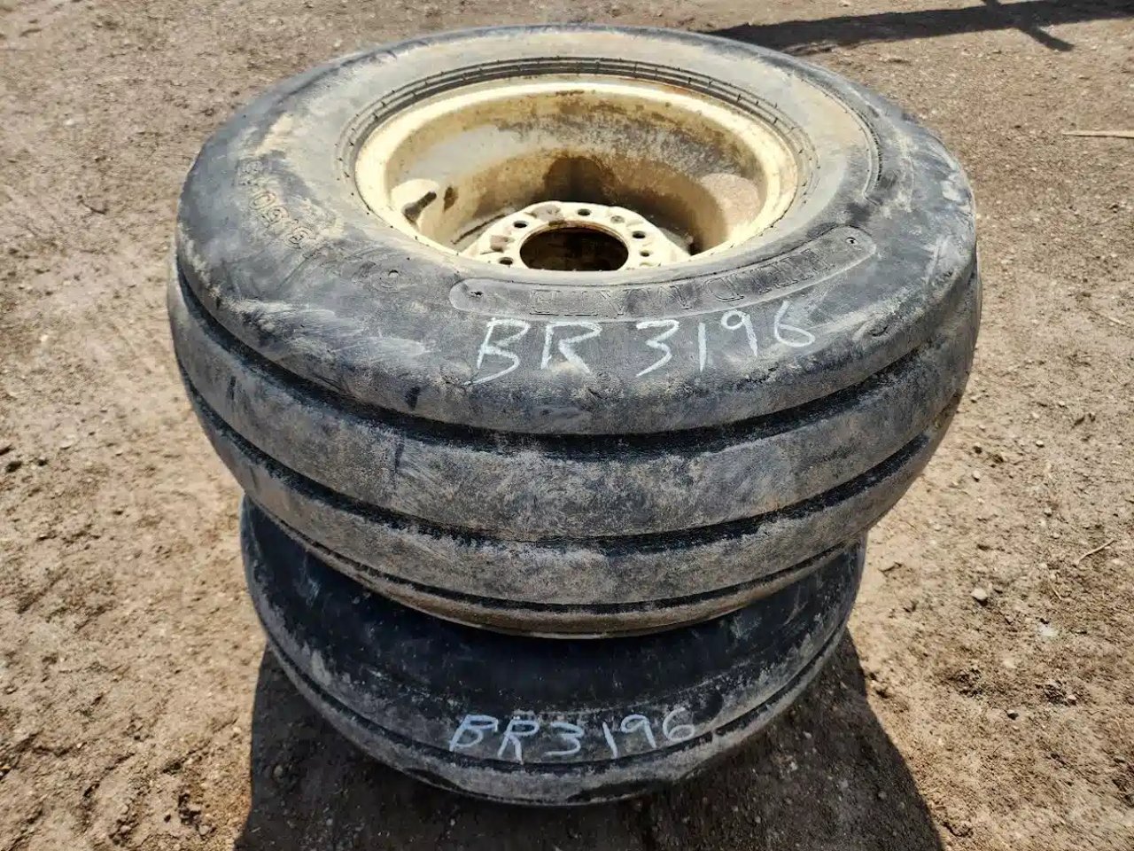 31x13.50-15 Pneus et roues
