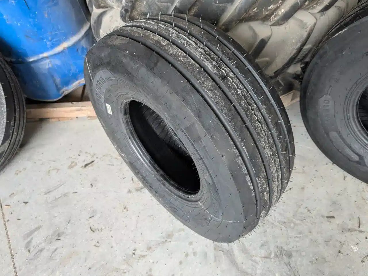 Advance 280/70R15 Pneus