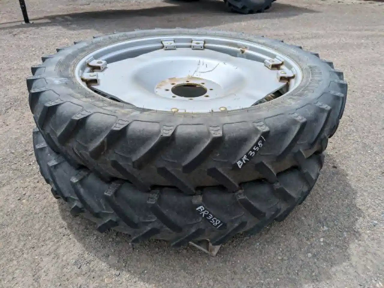 BKT 270/95R48 Pneus et roues