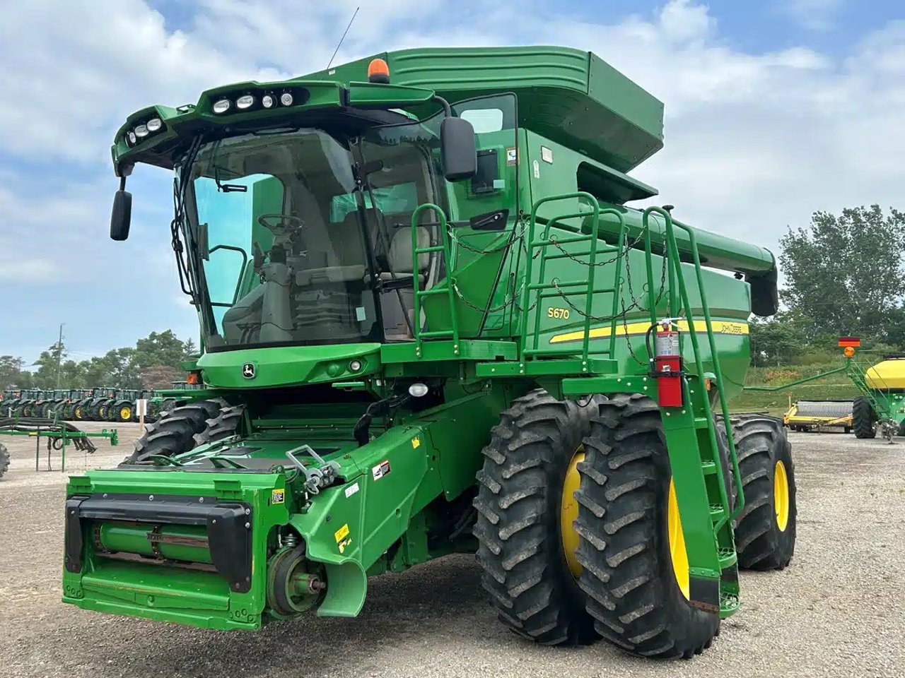 2013 John Deere S670 Batteuse
