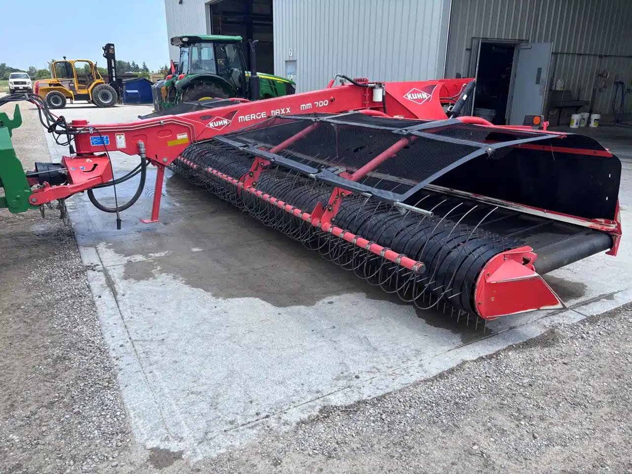 Kuhn MERGE MAXX 700 24' Regroupeur d'andains