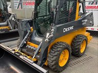 2024 John Deere 320G chargeuse à direction à glissement