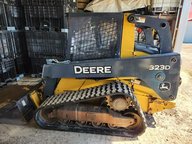 John Deere 323D chargeuse à direction à glissement