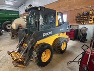 2021 John Deere 324G chargeuse à direction à glissement