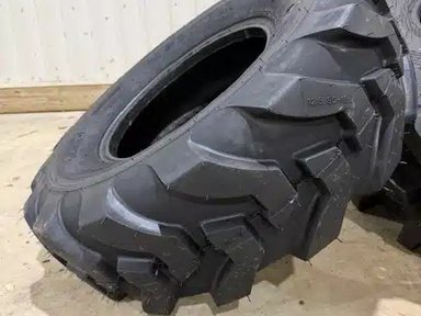 12.5/80-18 R4 Pneus — photo 2