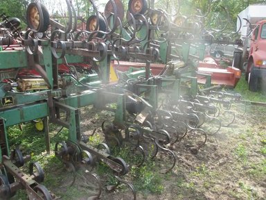 John Deere 845 cultivateur - en rang — photo 2