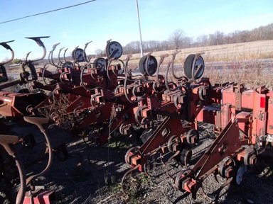 Case IH 183 cultivateur - en rang — photo 2