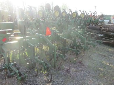 John Deere 845 cultivateur - en rang — photo 2