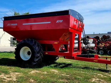 2024 E-Z Trail 870 Chariot à Grain — photo 2