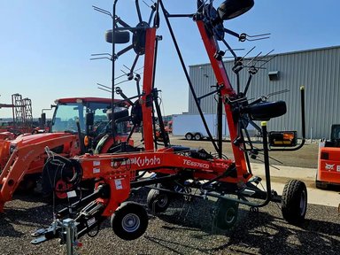 2025 Kubota TE6576CD Tedder — photo 2