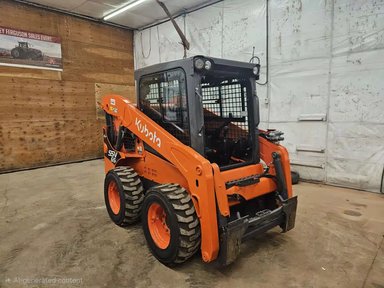 2023 Kubota SSV65 chargeuse à direction à glissement — photo 2