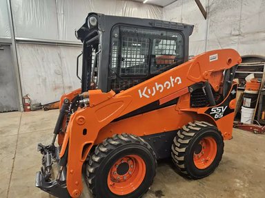 2023 Kubota SSV65 chargeuse à direction à glissement — photo 2