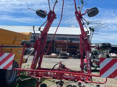 2021 Farm King RT24 Tedder — photo 2