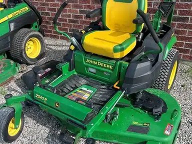 2023 John Deere Z545R Tondeuse à rayon de braquage zéro — photo 2