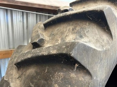 BF Goodrich 20.8x42 Pneus — photo 2