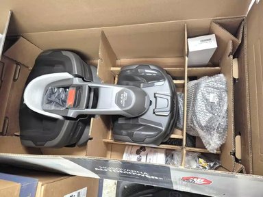 2024 Husqvarna AUTOMOWER 315X Tondeuse de finition — photo 2