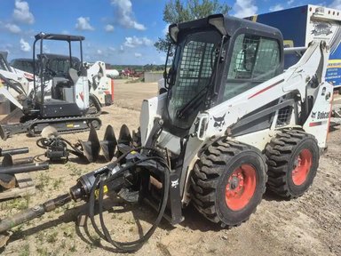 2015 Bobcat S530 chargeuse à direction à glissement — photo 2