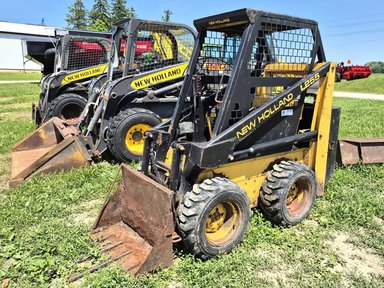 1995 New Holland L255 chargeuse à direction à glissement — photo 2