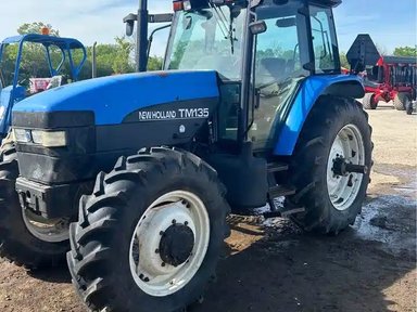 2002 New Holland TM135 Tracteur — photo 2