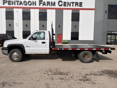 2004 Chevrolet 3500 Truck — photo 2