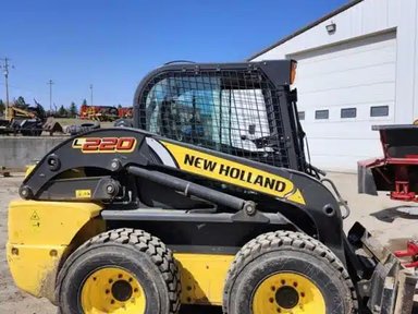 2014 New Holland Construction L220 chargeuse à direction à glissement — photo 2