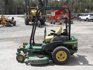 John Deere 757 Tondeuse à rayon de braquage zéro — photo 2