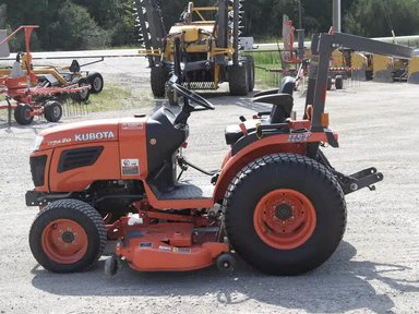 Kubota B2620HSD Tracteur — photo 2