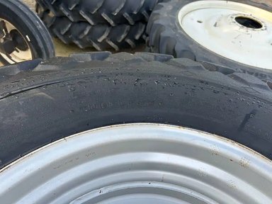 Goodyear 24.5-32 Pneus — photo 2