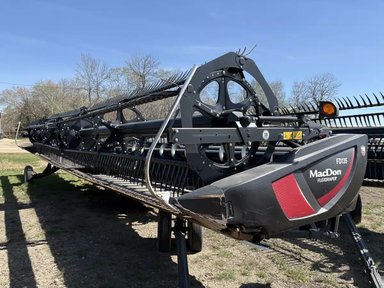 2019 MacDon FD135 — photo 2