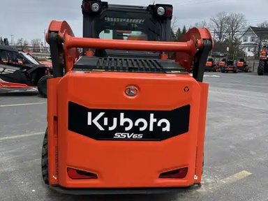 2024 Kubota SSV65 chargeuse à direction à glissement — photo 2