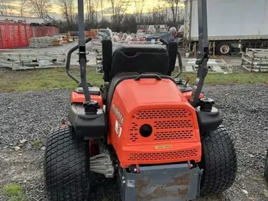 2012 Kubota ZD326 Tondeuse à rayon de braquage zéro — photo 2